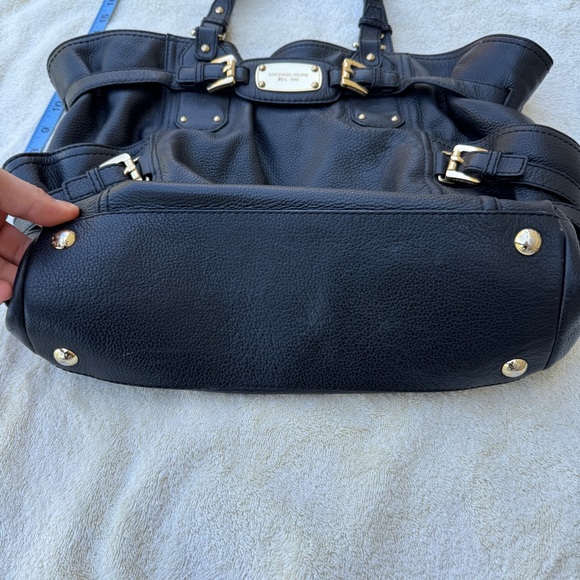 Black Leather Michael Kors Purse - Picture 4 of 12